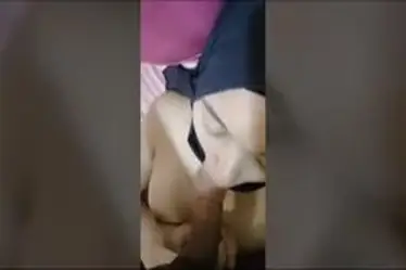 Di BJ Cewe Jilbab Hitam Sambil Cubit Putingnya
